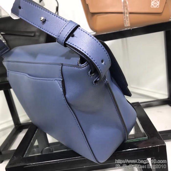 LOEWE羅意威 專櫃同步 Military Messenger 經典百搭信使包 男女同款 0169  jdl1077